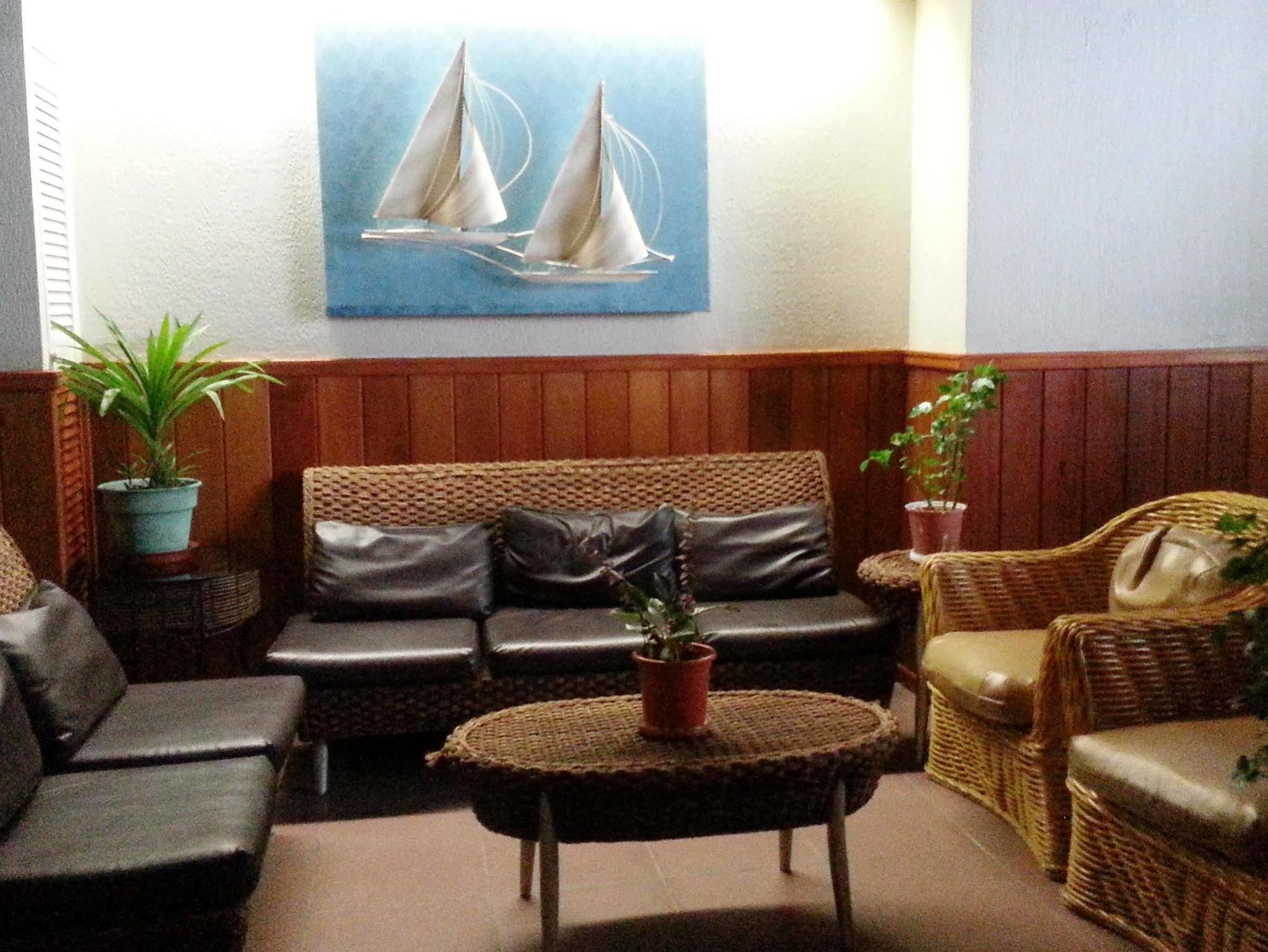 West Plaza By The Sea Hotell Koror Eksteriør bilde