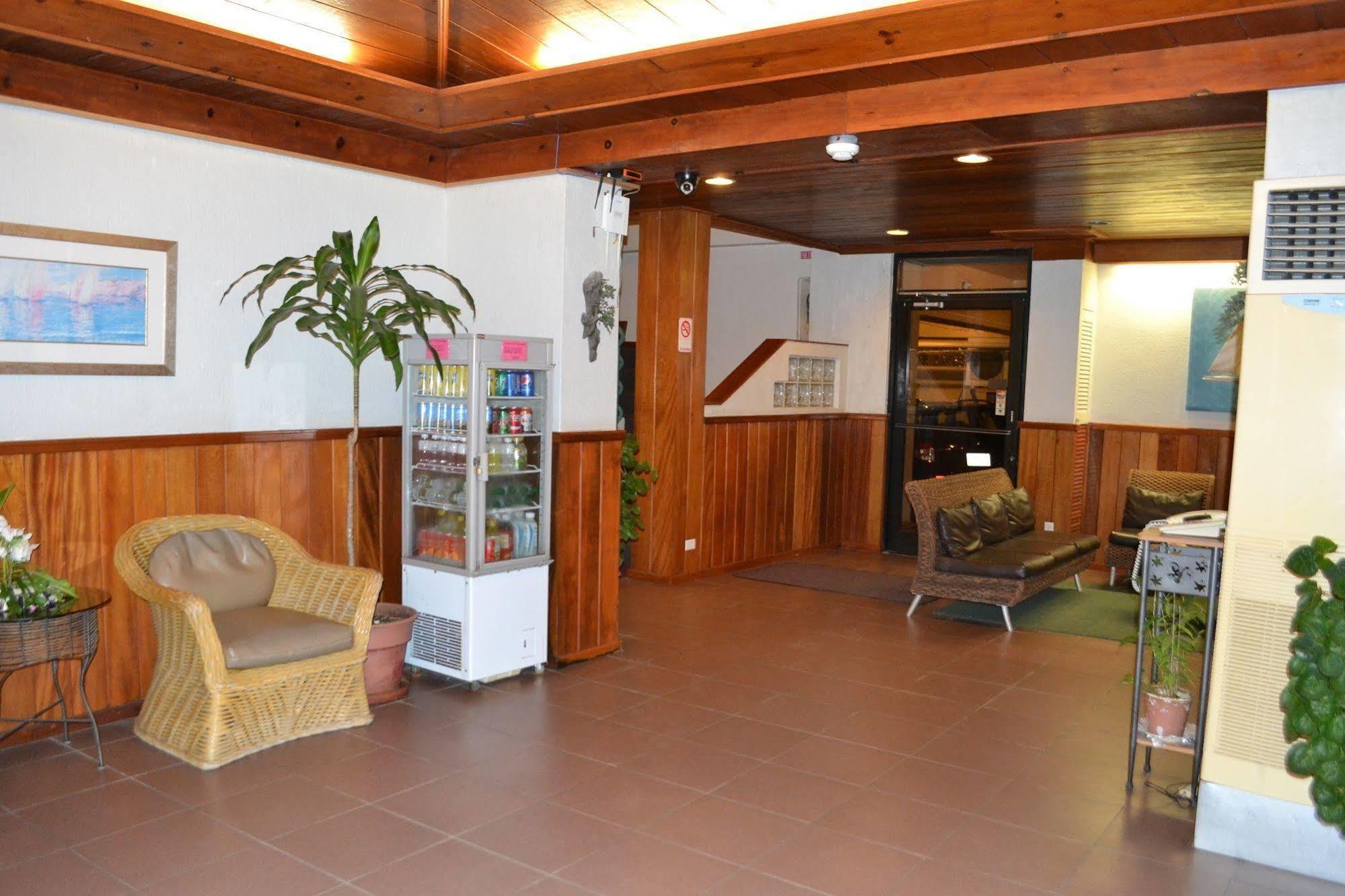 West Plaza By The Sea Hotell Koror Eksteriør bilde