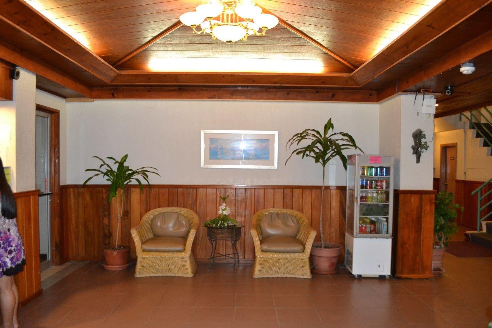 West Plaza By The Sea Hotell Koror Eksteriør bilde