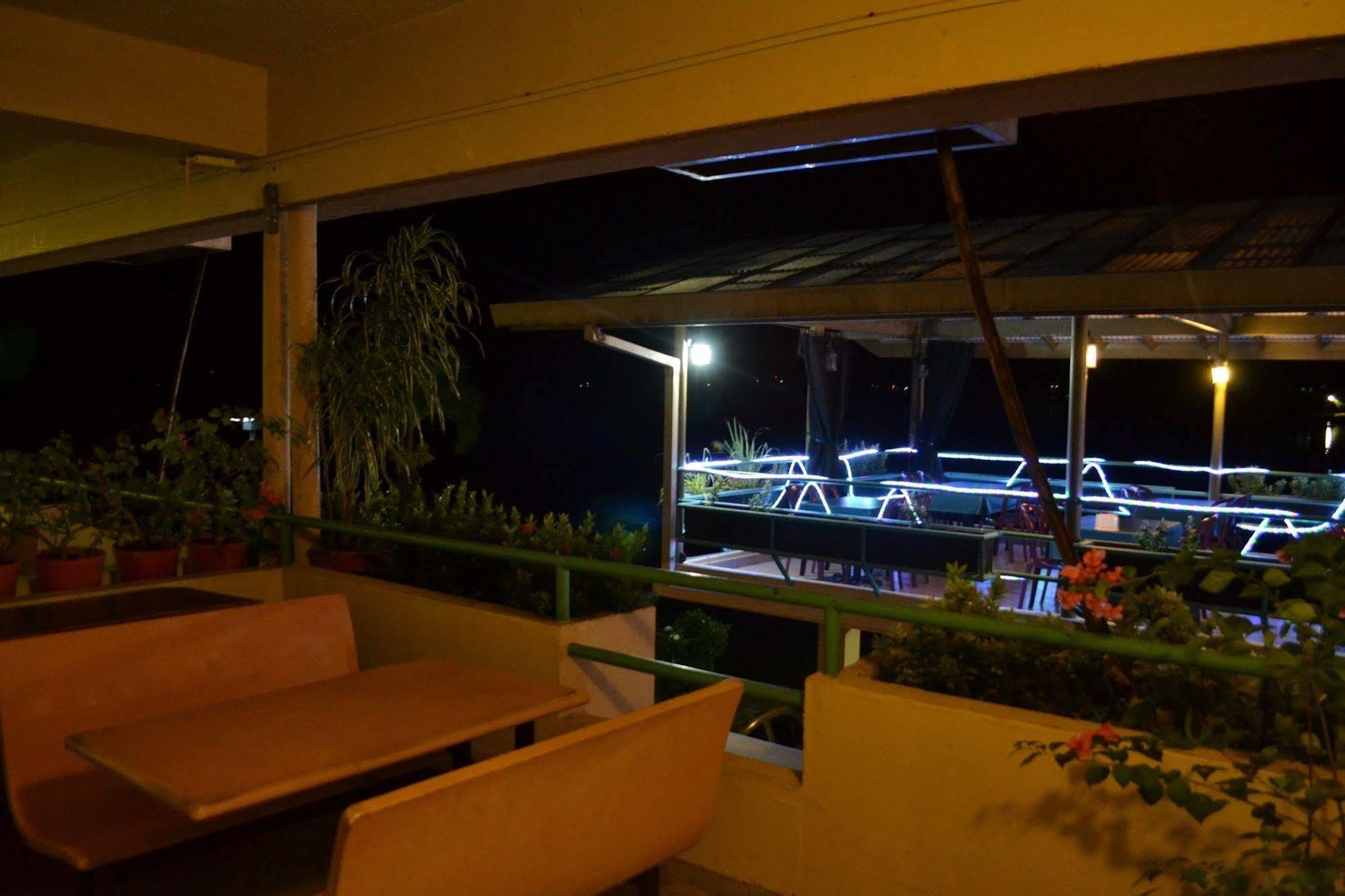 West Plaza By The Sea Hotell Koror Eksteriør bilde