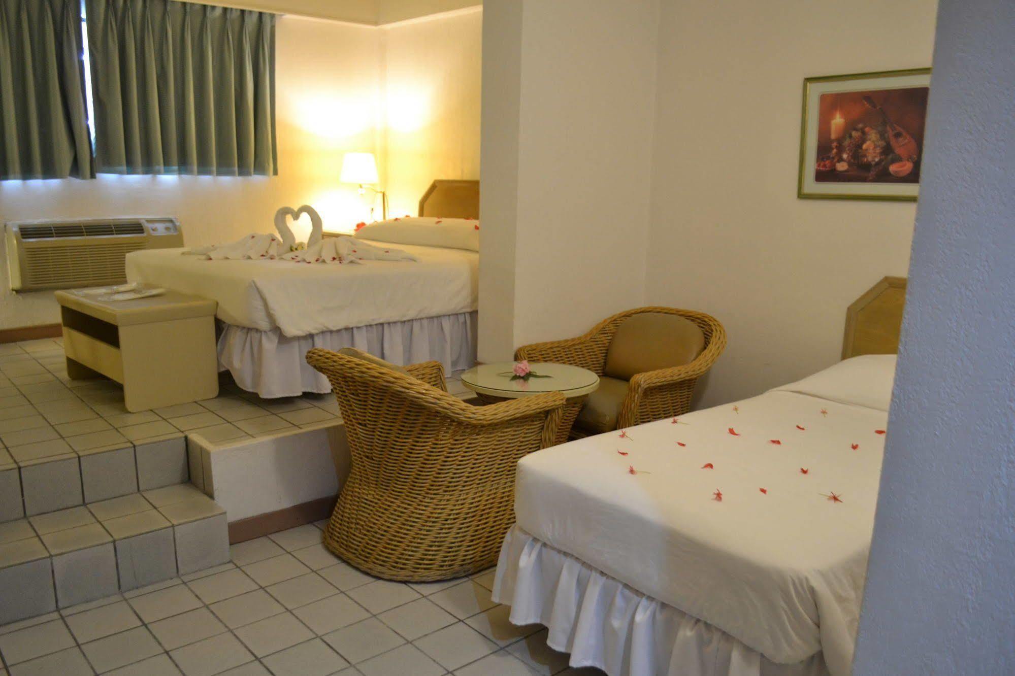 West Plaza By The Sea Hotell Koror Eksteriør bilde