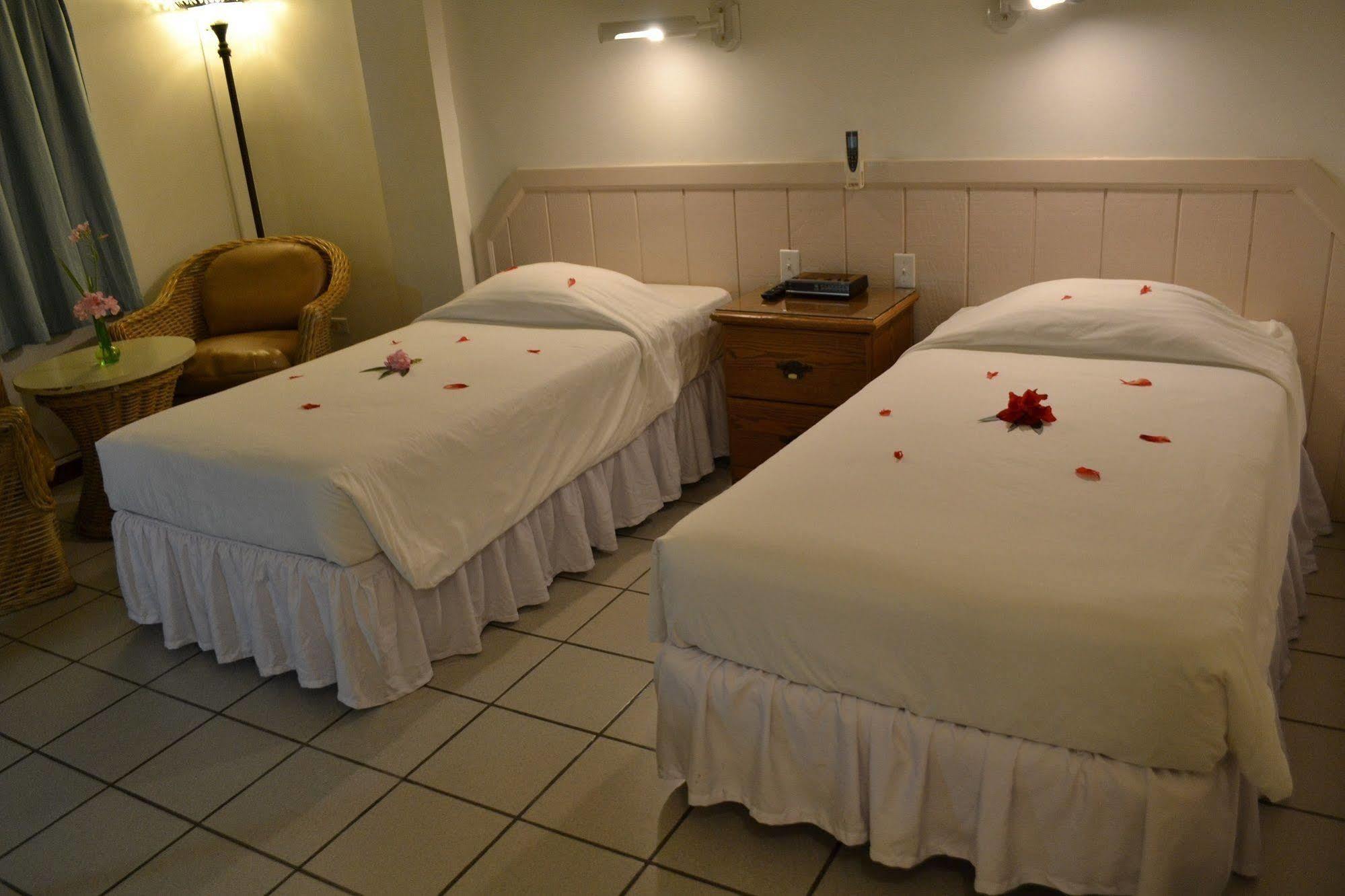 West Plaza By The Sea Hotell Koror Eksteriør bilde